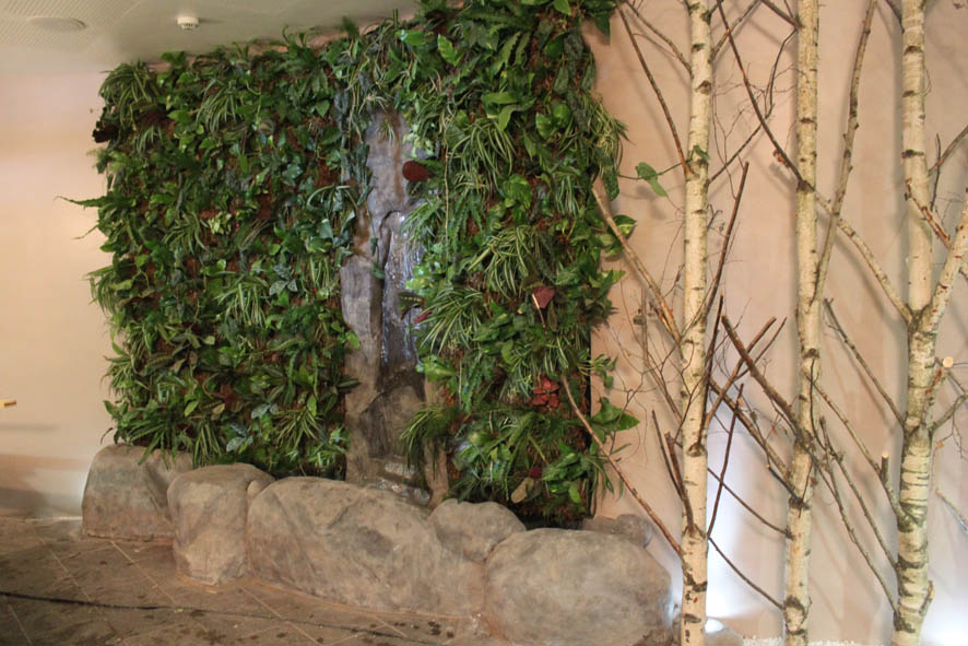 mur vegetal avec faux rocher val thorens
